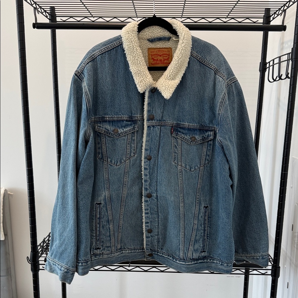 Levi's Classic Blue Denim Jacket with Cream Sherpa lining